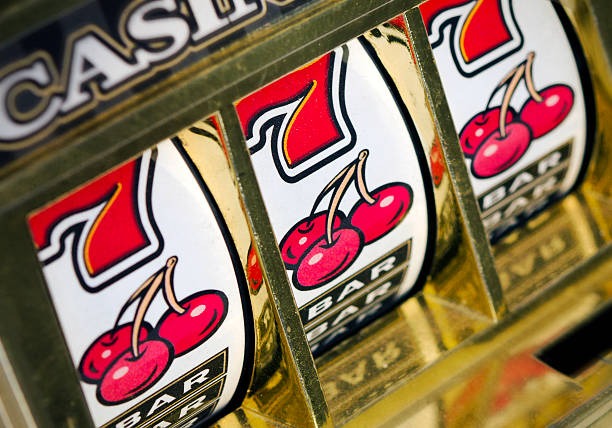Playtech live blackjack table on psg77 slot showing dealer, player seats, and betting interface